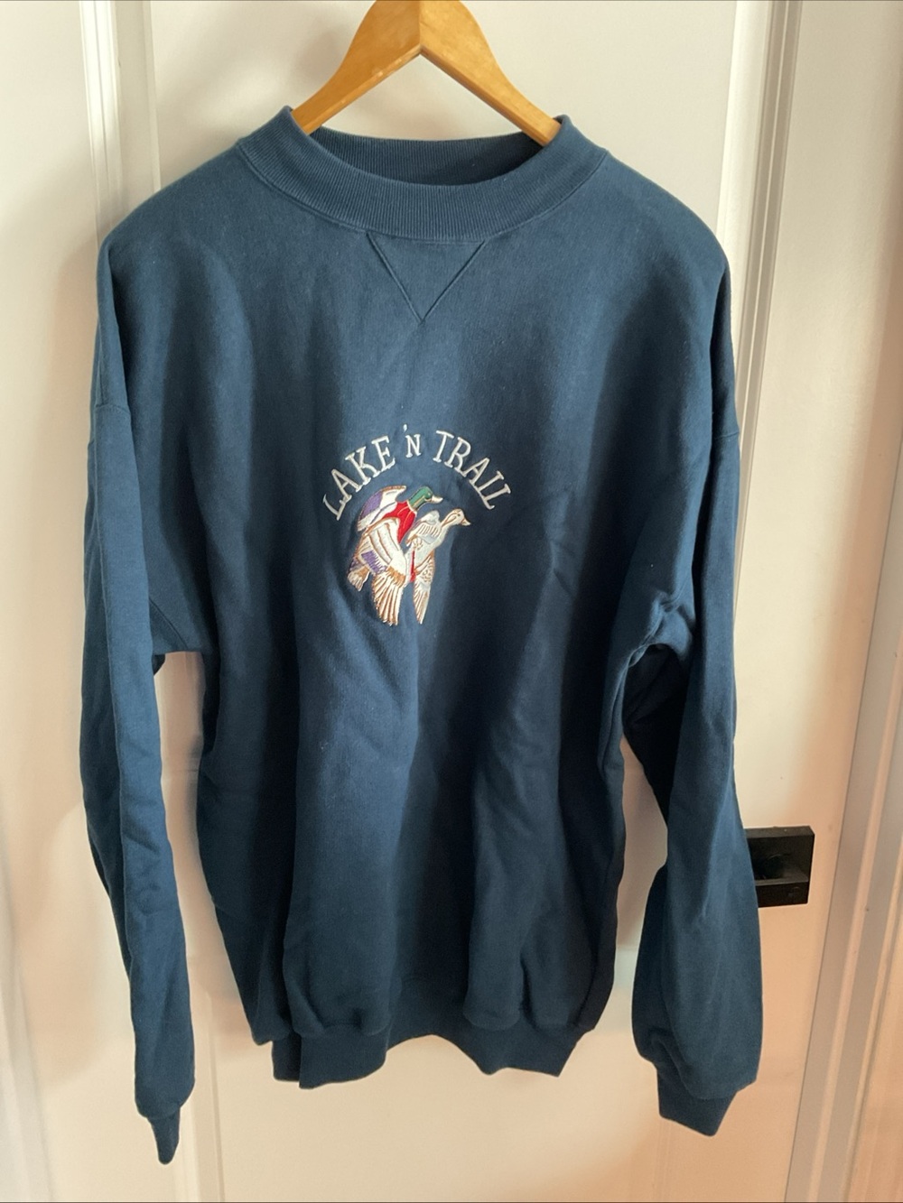 Lake n Trail - Men's Blue Crewneck Sweatshirt - Size Large